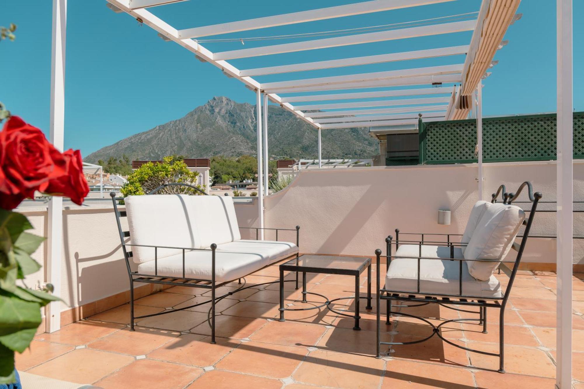 Guadalpin Suites Marbella Exterior photo