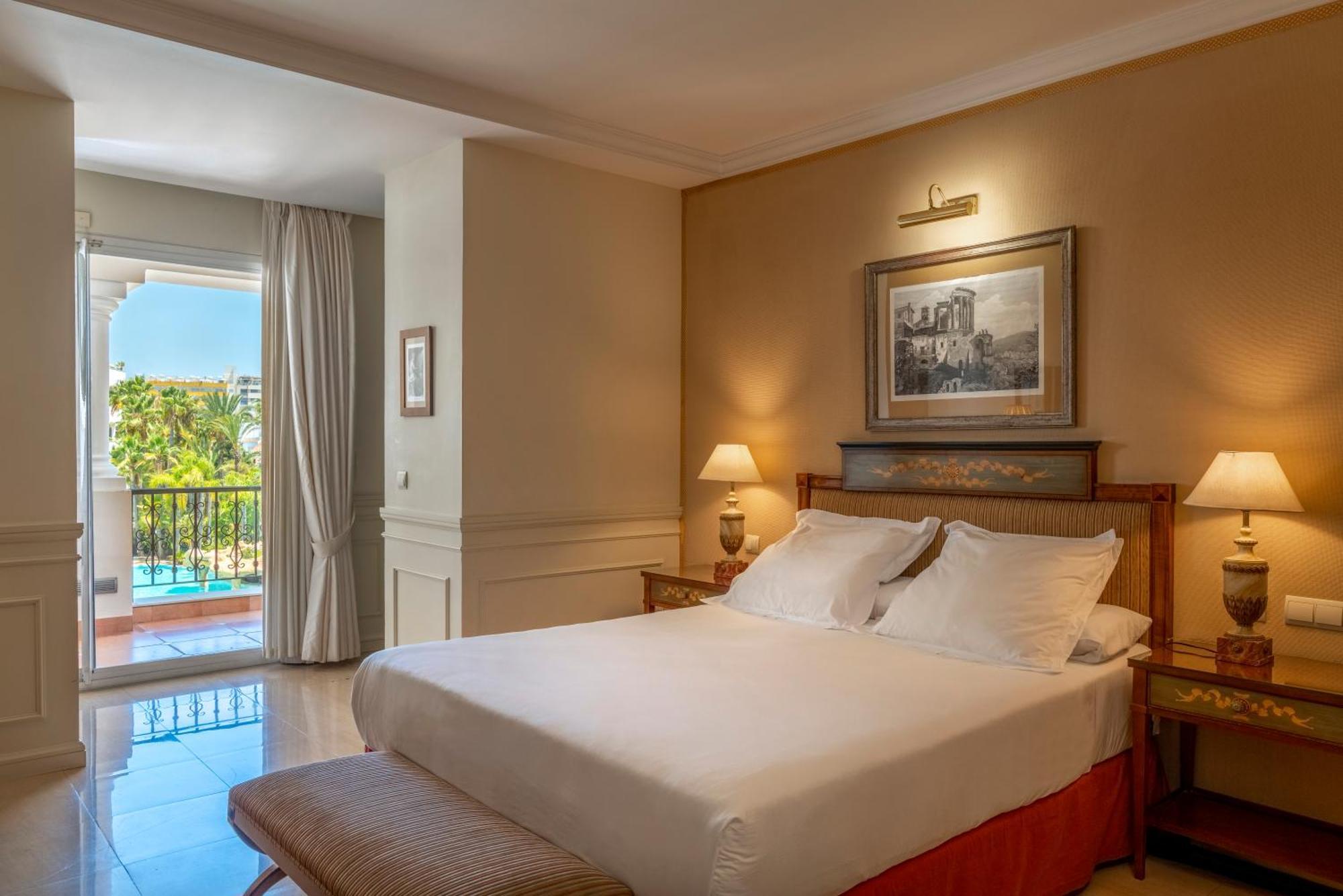 Guadalpin Suites Marbella Exterior photo